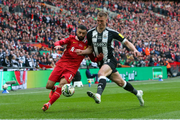 比雕像前 比雕像前