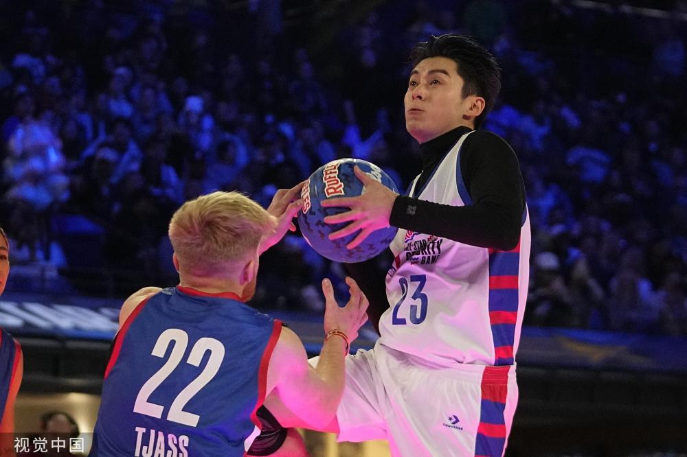 中尤为突出 中尤为突出